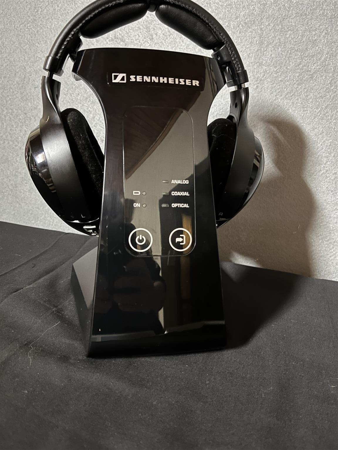 Sennheiser RS220 Digital wireless Headphones with uncompressed stereo sound.