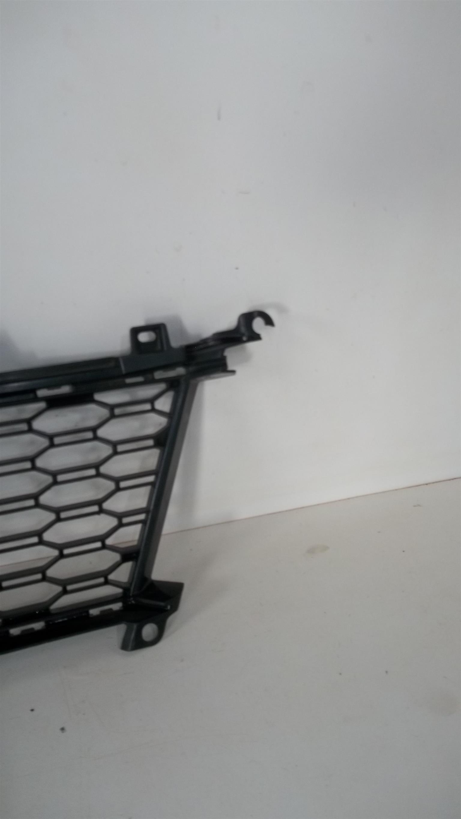 BMW 3 Series M sport pre-LCI front bumper lower center grille - Private Seller BMW 3 Series M sport pre-LCI front bumper lower center grille - Private Seller