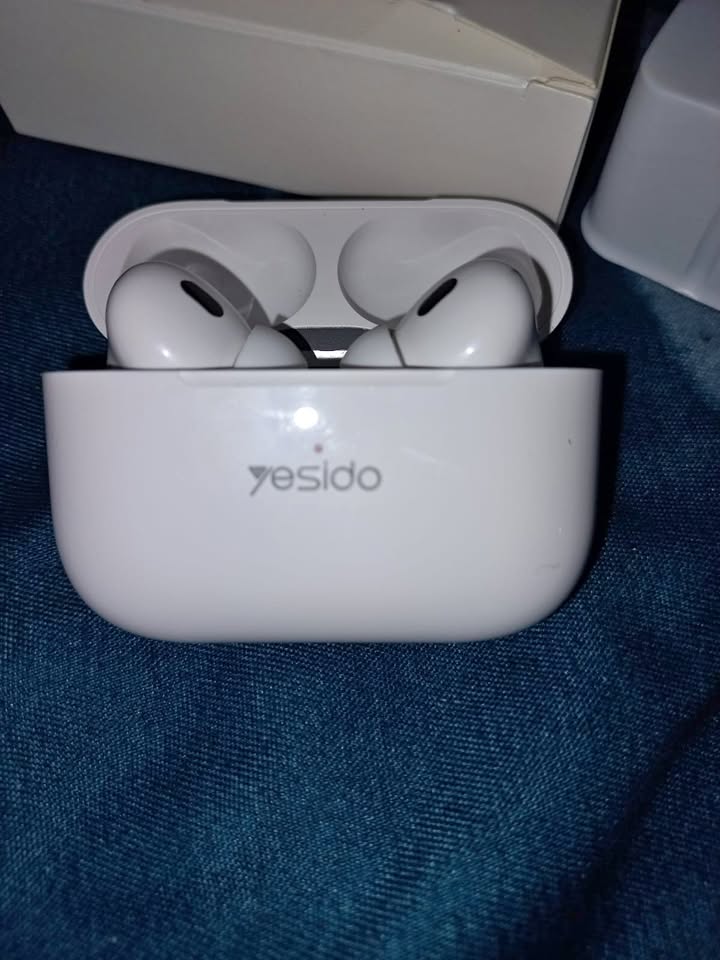Brand new EARBUDS Brand new EARBUDS