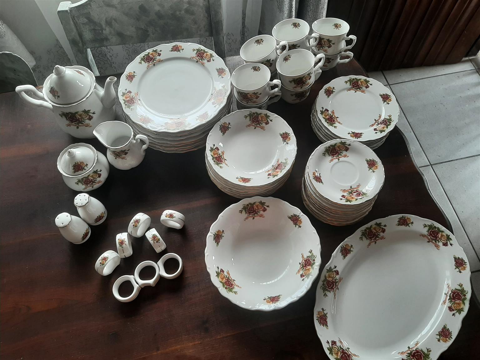 59 PC Royal Windsor Dinner set 59 PC Royal Windsor Dinner set