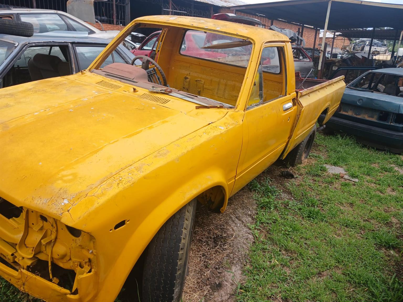 TOYOTA STOUT BAKKIES FOR STRIPPING - Private Seller