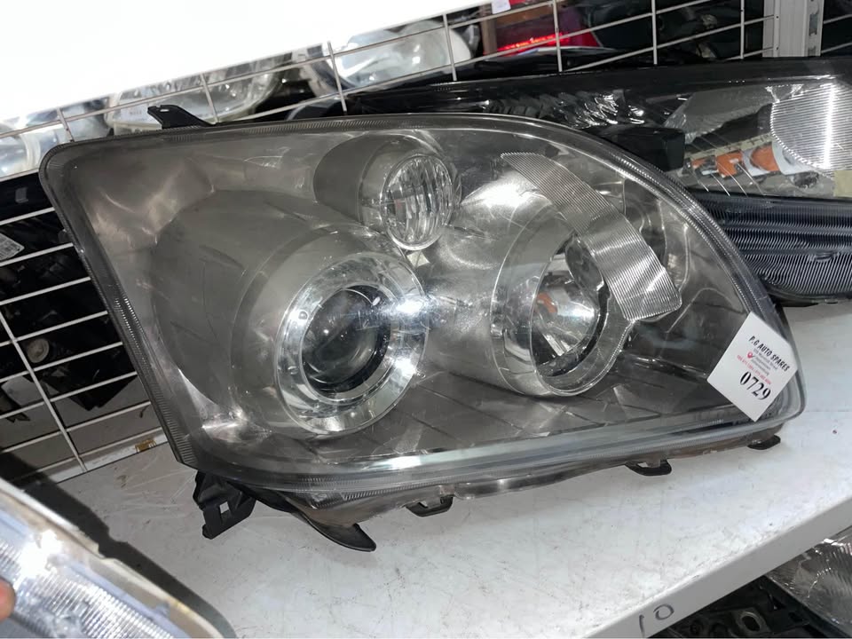 Toyota Avensis headlight - Private Seller Toyota Avensis headlight - Private Seller