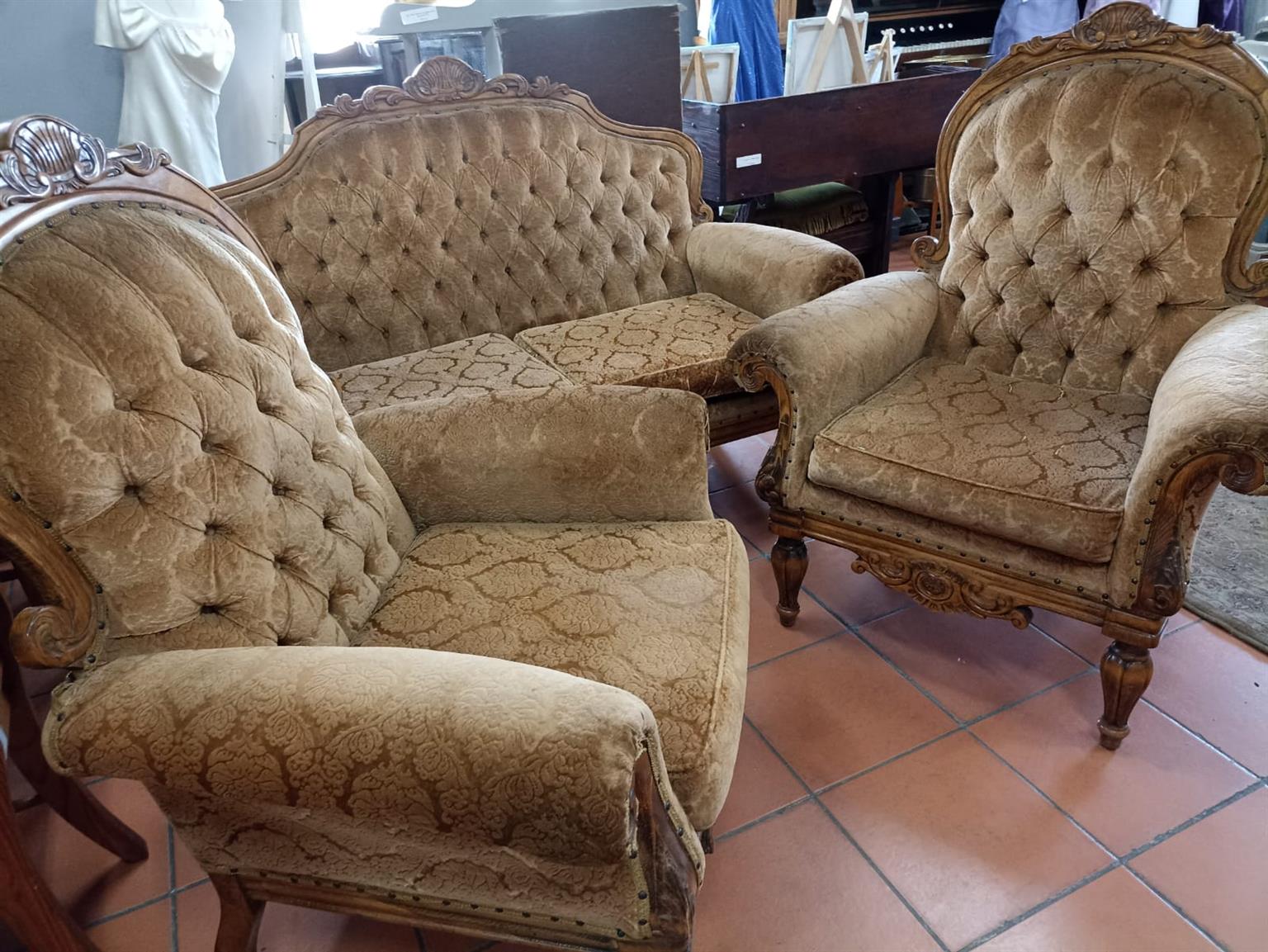 PRESIOUS ANTIQUE LOUNGESUITE