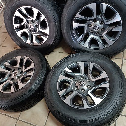 2023 Toyota fortuner with dunlop grandtrek AT30