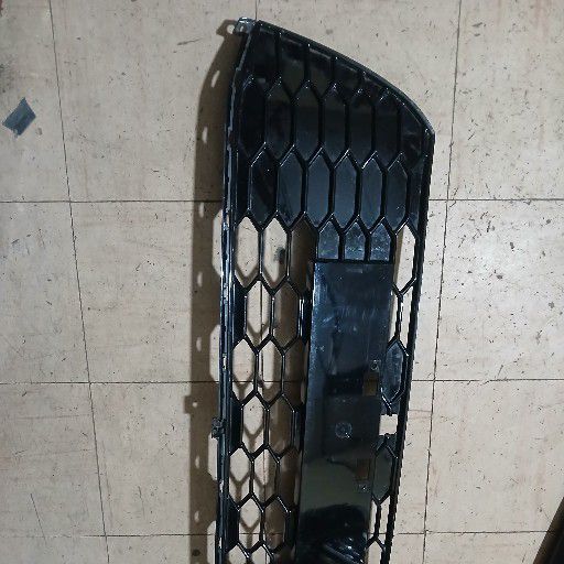 Toyota urban cruiser grill - Private Seller Toyota urban cruiser grill - Private Seller