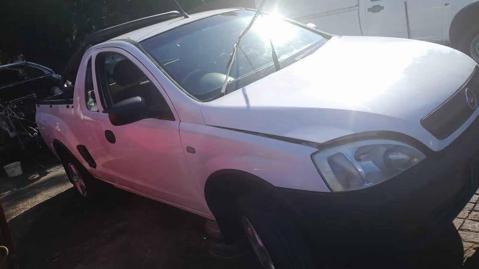 Opel Corsa 1.4i Stripping for Spares - Private Seller