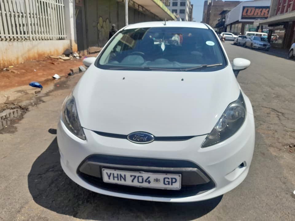 2009 FORD FIESTA 1.4 TITANUM MANUAL 86000KM EXCELLENT CONDITION CONTACT LEON ON