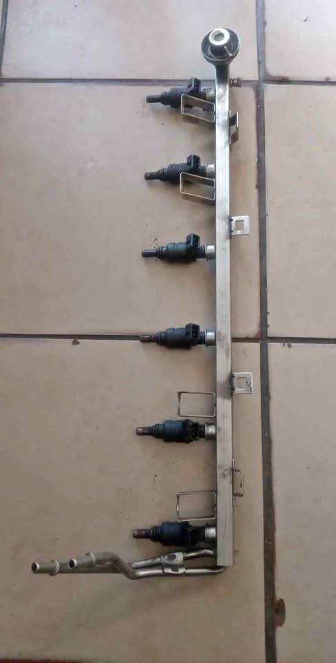 Bmw 330ci e46 injector rail with injectors - Private Seller Bmw 330ci e46 injector rail with injectors - Private Seller