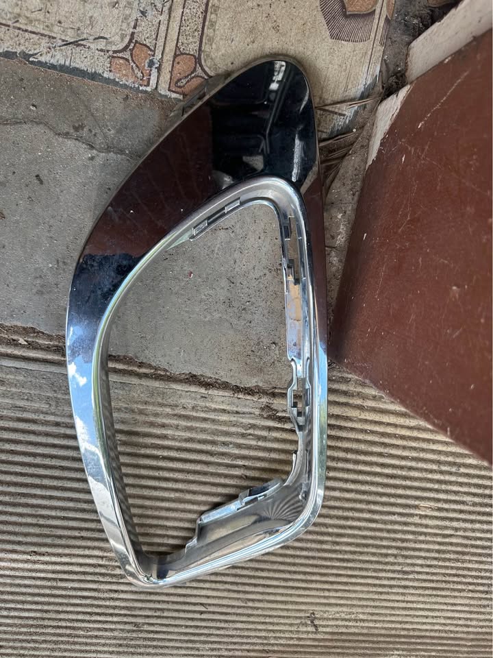 Renault fluence left side fog light cover chrome - Private Seller Renault fluence left side fog light cover chrome - Private Seller