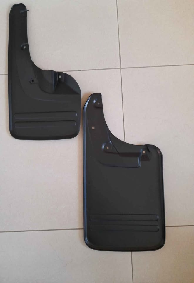 TOYOTA HILUX 05/15  4x4 BRAND NEW MUD FLAPS SET FORSALE - Private Seller