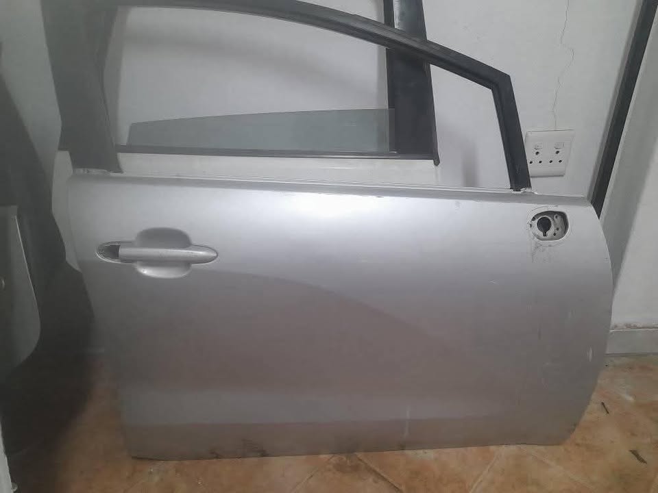 KIA RIO Right front door - Private Seller