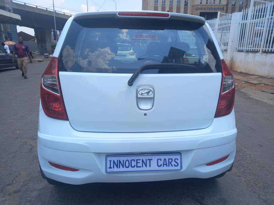 2015 HYUNDAI i10 1.2 PETROL ENGINE, MANUAL TRANSMISSION, WHITE COLOUR, MILEAGE 82000KM