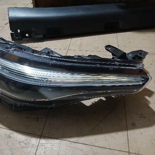 Toyota corolla cross headlight - Private Seller Toyota corolla cross headlight - Private Seller