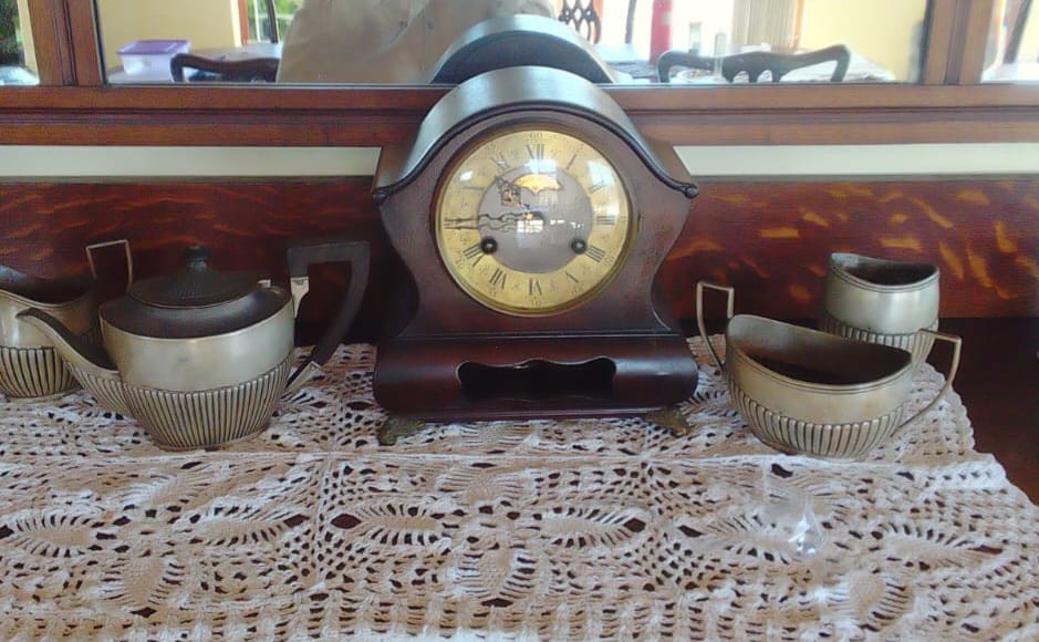 Antique Clock still working 100% Antique Clock still working 100%