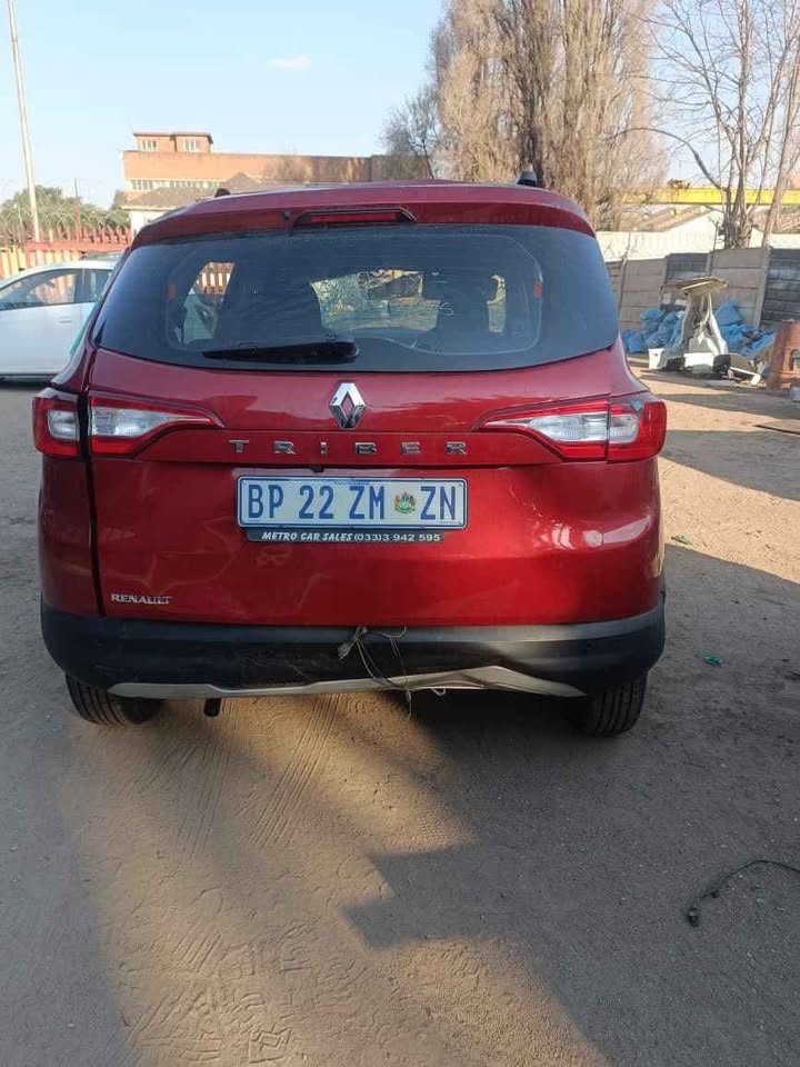 Renault Triber 1.0 prestige start button manual (B4DA) Breaking for spares - Private Seller
