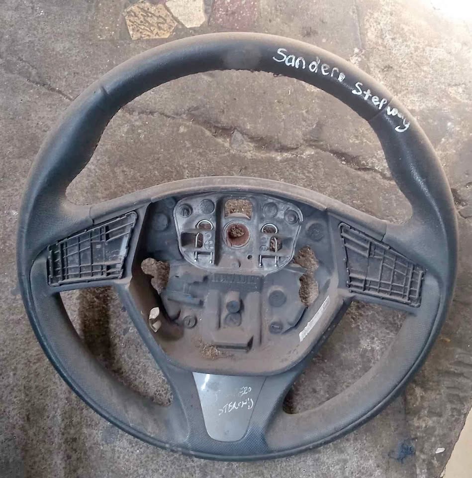 Renault sandero Stepway steering wheel selling - Private Seller Renault sandero Stepway steering wheel selling - Private Seller
