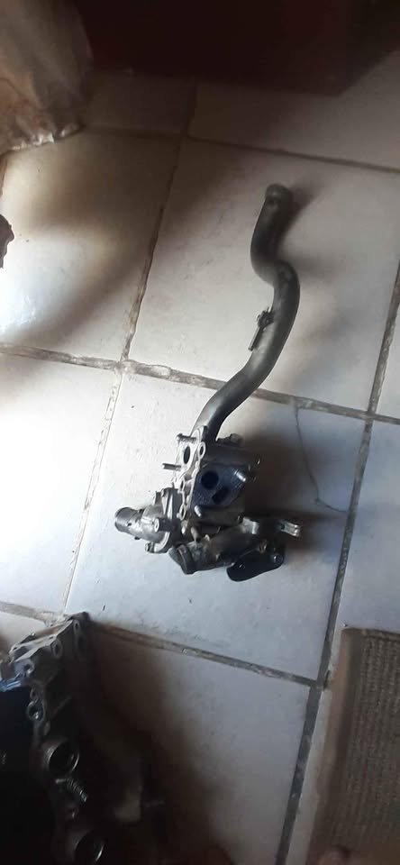 Stripping Honda Civic 1.8ivtec R18 Engine Parts