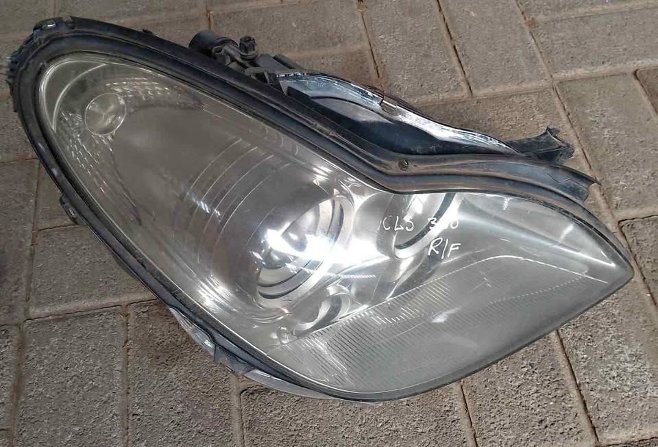 Mercedes Benz CLS 350 Right Hand Side headlight Mercedes Benz CLS 350 Right Hand Side headlight