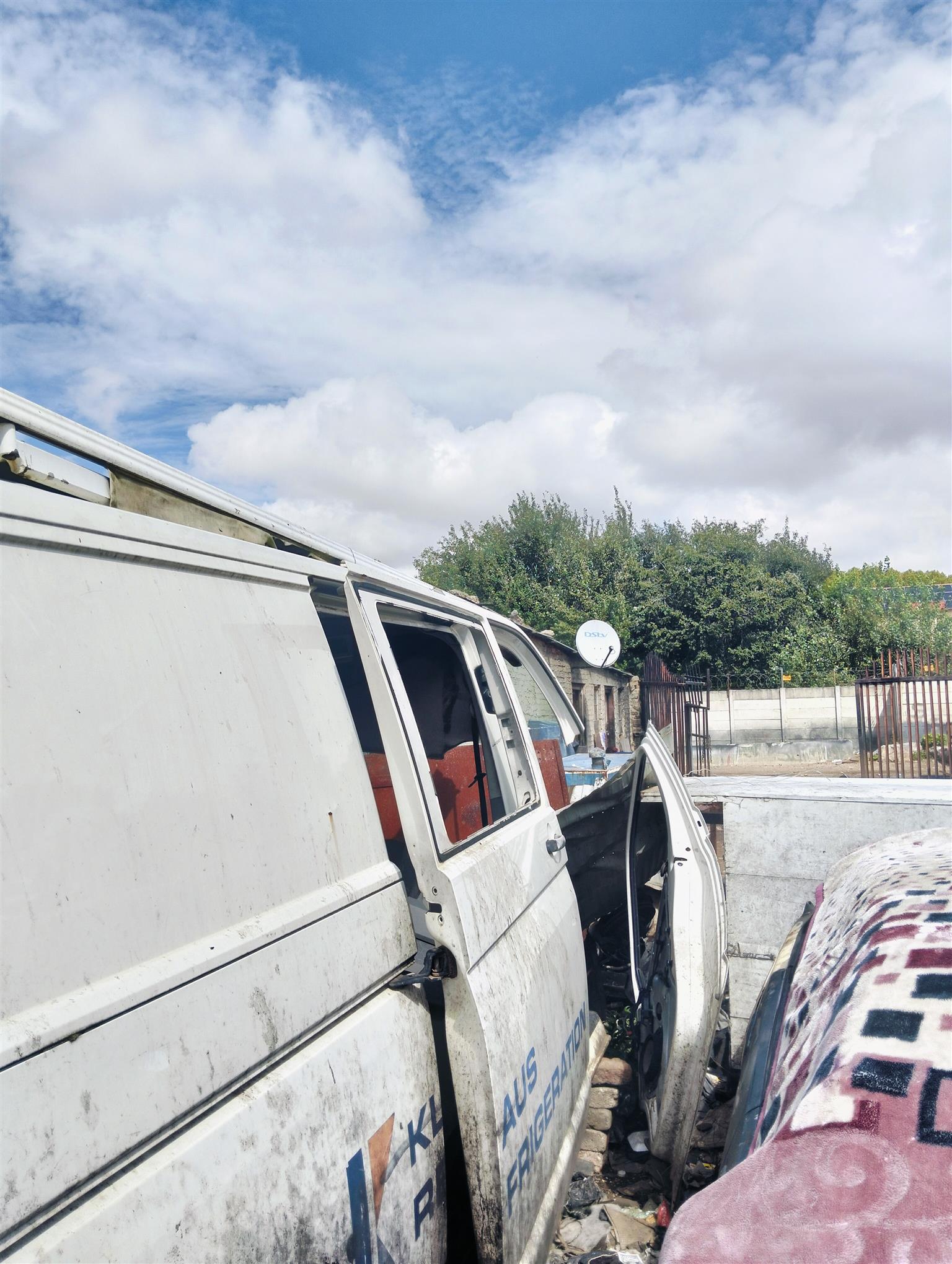 VW TRANSPORTER 5 STRIPPING FOR SPARES. - Private Seller