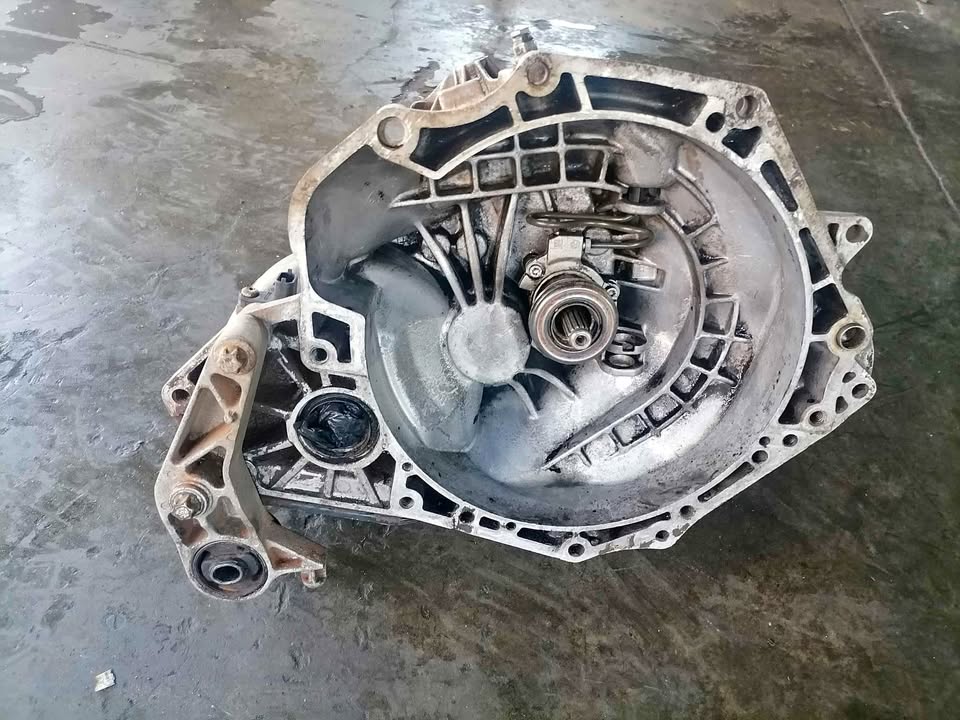 Used Opel Corsa C Utility/Gamma 6w Gearbox for sale in Gauteng