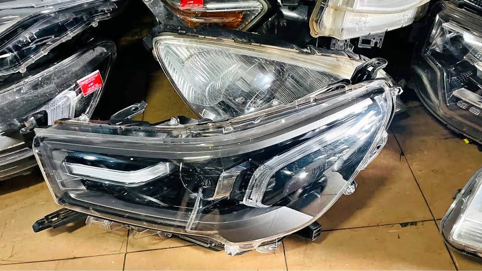 Toyota Hilux Legend 50 LED HEADLIGHT - Private Seller Toyota Hilux Legend 50 LED HEADLIGHT - Private Seller