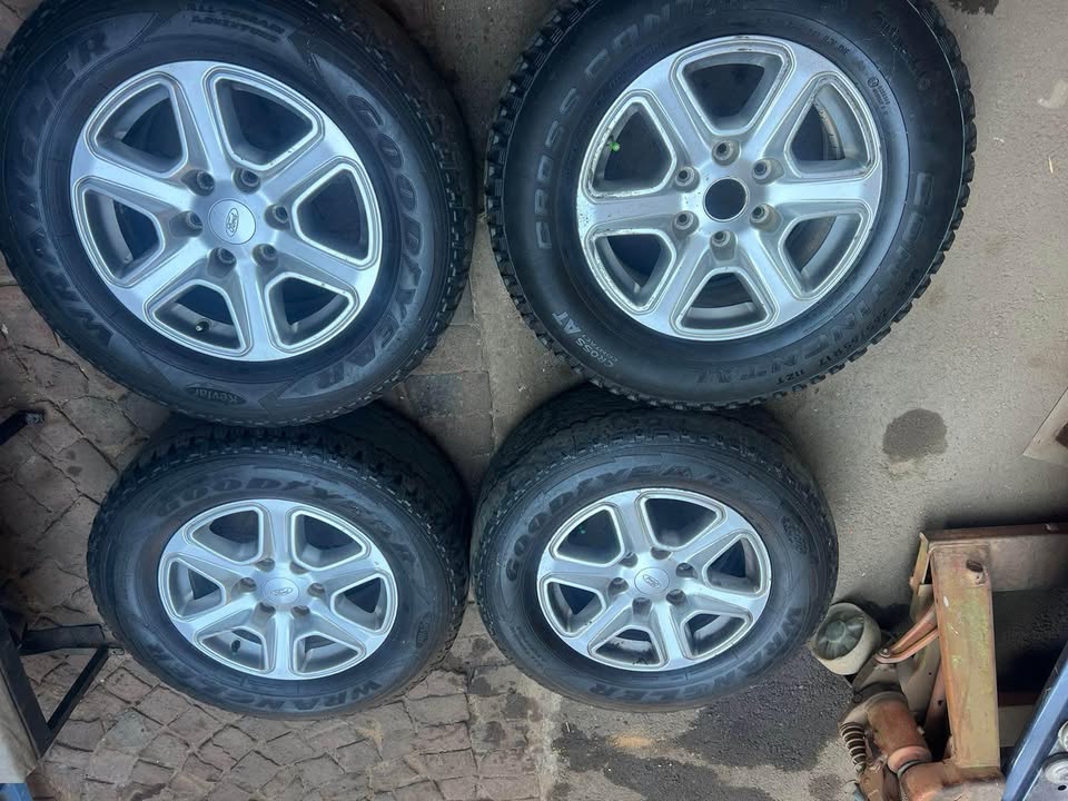 Ford ranger mags and tyres available call or WhatsApp - Private Seller