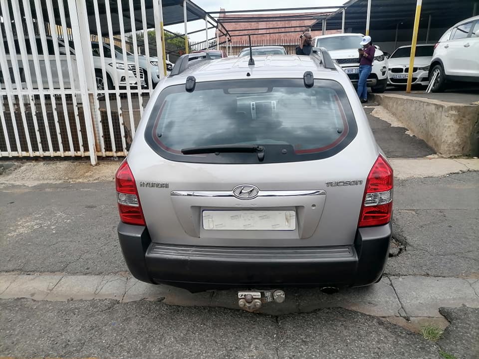 2006 Hyundai Tucson 2.0 SUV with a leather seat and Spare key
