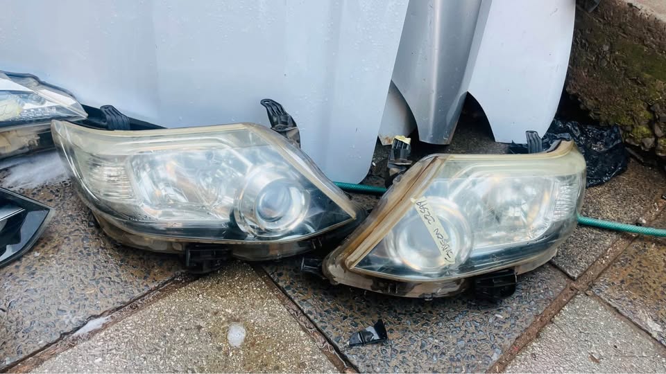 TOYOTA FORTUNER D4D headlights - Private Seller TOYOTA FORTUNER D4D headlights - Private Seller