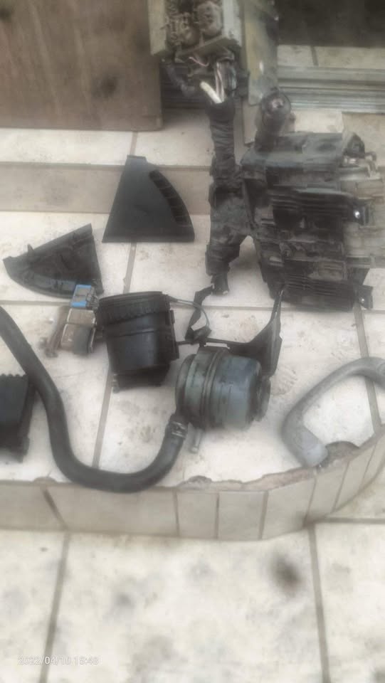 Loose parts toyota quantum powerteering fluid bottle, covers inside front doors etc - Private Seller Loose parts toyota quantum powerteering fluid bottle, covers inside front doors etc - Private Seller