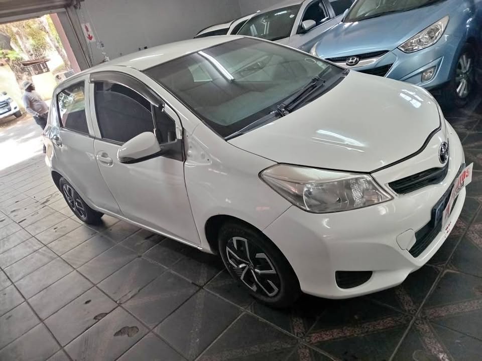 2012 Toyota Yaris 1.3  Manual White color