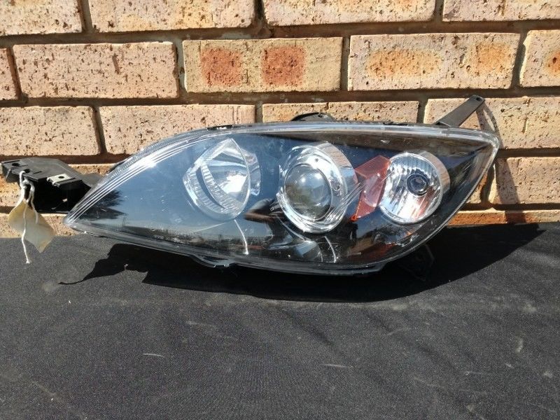 Mazda 3 Headlight - Private Seller Mazda 3 Headlight - Private Seller