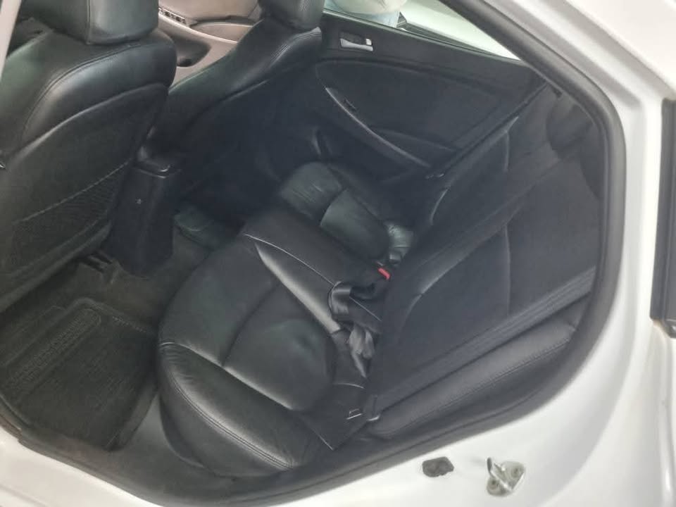 Used Hyundai Accent sedan 1.6 Fluid - Private Seller Used Hyundai Accent sedan 1.6 Fluid - Private Seller