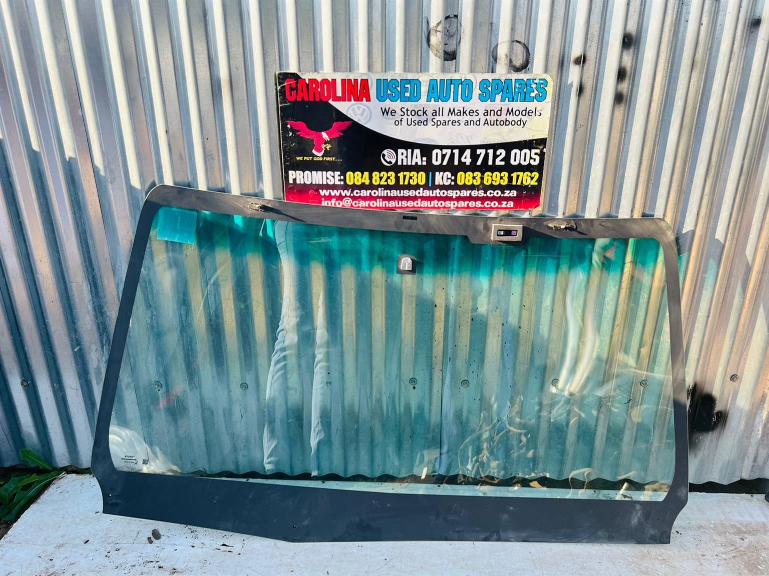 Toyota Hilux/Fortuner windscreen glass - Private Seller Toyota Hilux/Fortuner windscreen glass - Private Seller