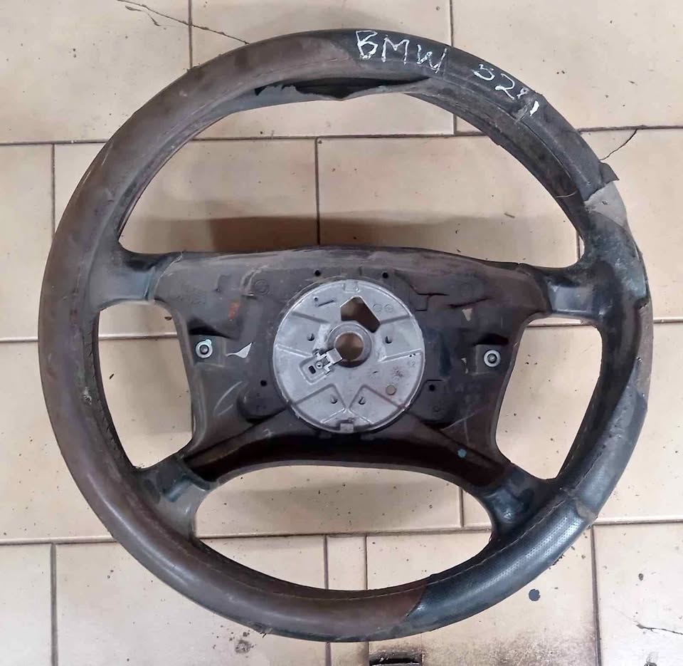 Bmw 528i e39 steering wheel selling - Private Seller Bmw 528i e39 steering wheel selling - Private Seller