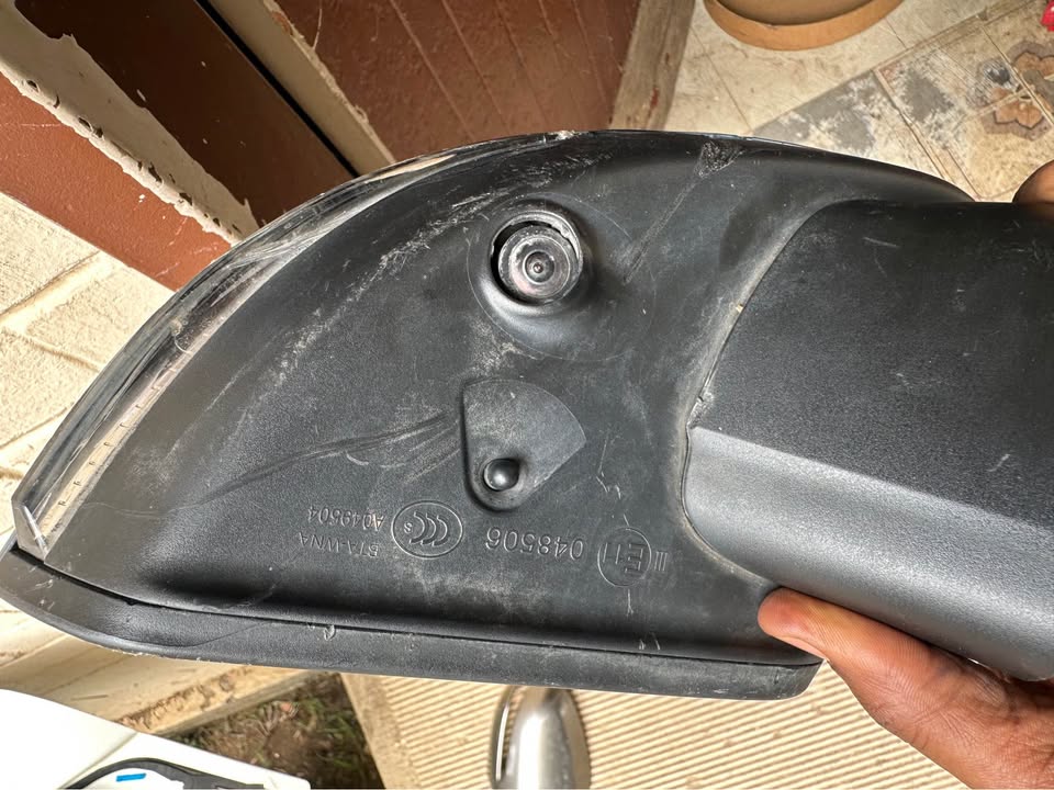 Volvo xc40 2023 right side mirror with camera - Private Seller Volvo xc40 2023 right side mirror with camera - Private Seller