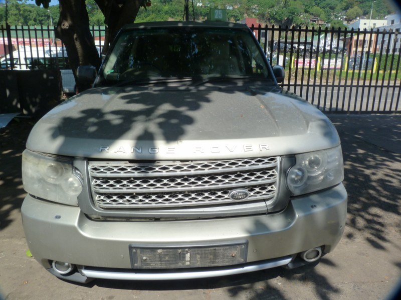 Land Rover Range Rover SE 5.0 V8 AT Silver - 2011 STRIPPING FOR SPARES - Private Seller Land Rover Range Rover SE 5.0 V8 AT Silver - 2011 STRIPPING FOR SPARES - Private Seller