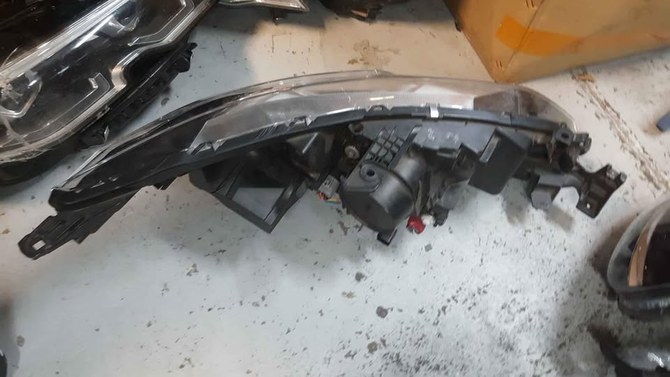 TOYOTA PRADO NEW SHAPE HEADLIGHT - Private Seller TOYOTA PRADO NEW SHAPE HEADLIGHT - Private Seller