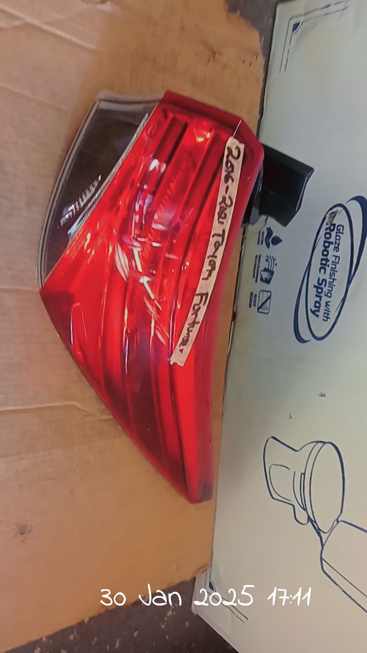 2016 / 2021 toyota taillight - Private Seller