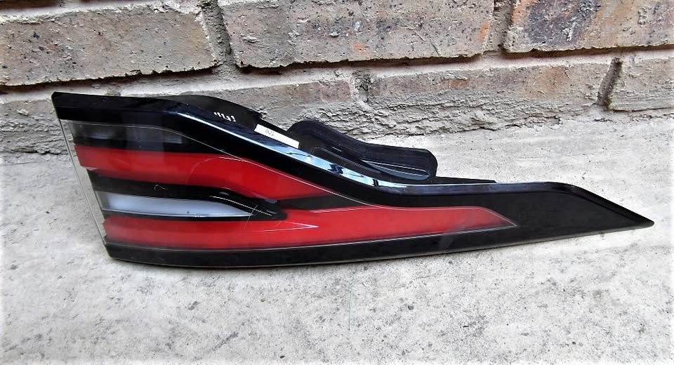 Land Rover Discovery 5 Tail Light for sale | AUTO EZI