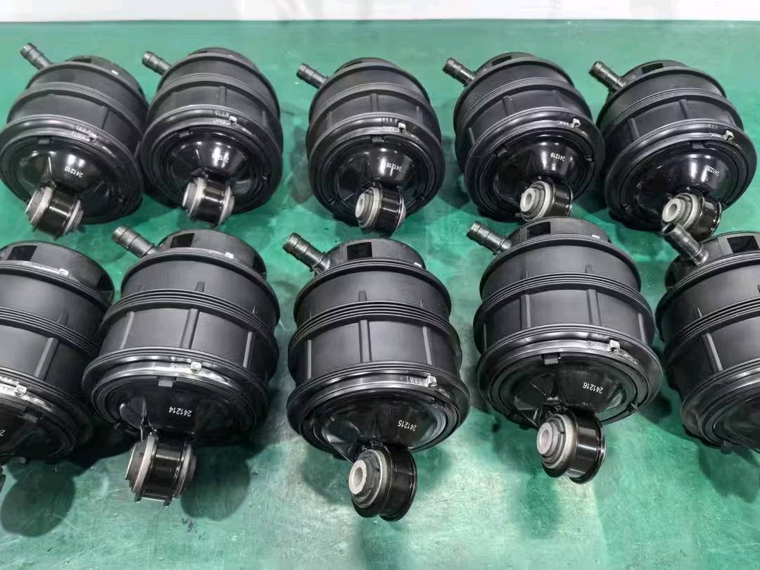 NEW W219 AND W211 REAR BELLOWS AVAILABLE IN STOCK AT MM GENESIS AUTO PARTS - Private Seller