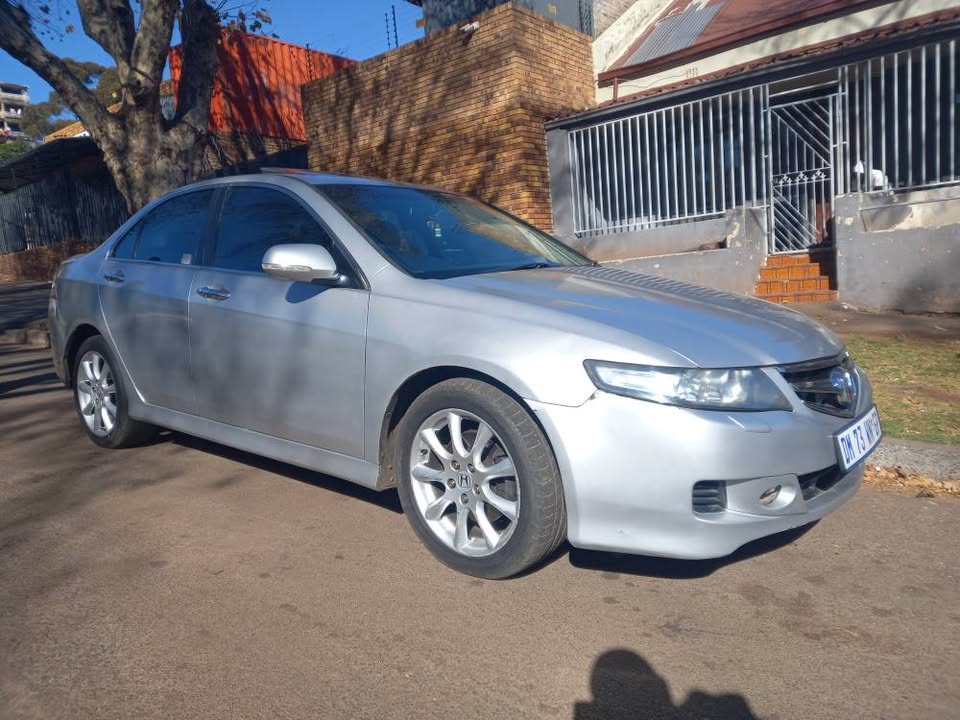 2006 Honda Accord 2.4 Petrol, Automatic, Silver, Sunroof, Leather interior, 120000kms
