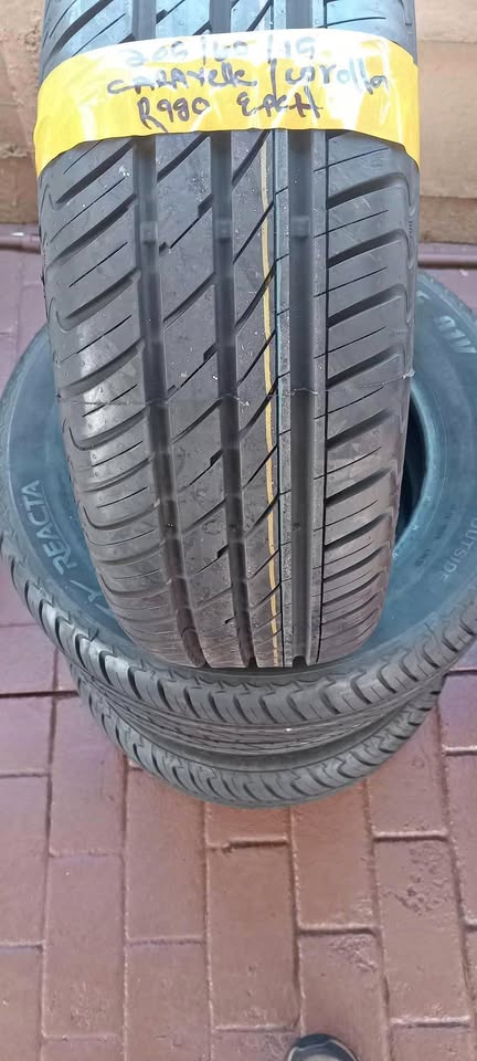 Corolla/ Caravelle…tyres Velocity brand new 15 inch