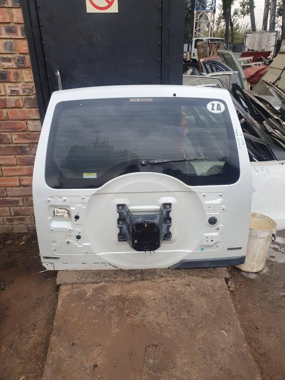 2014 Mitsubishi Pajero Replacement Tailgate for Sale (Second-Hand) White - Private Seller