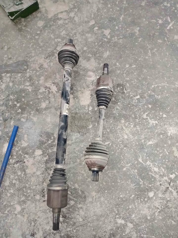 Vw troc 1.4 automatic CV joints both side Vw troc 1.4 automatic CV joints both side