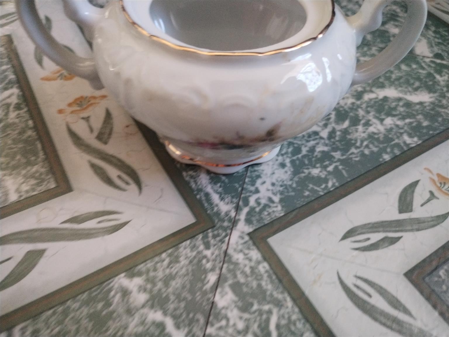 Vintage Teaset, small and dainty for High tea, demo