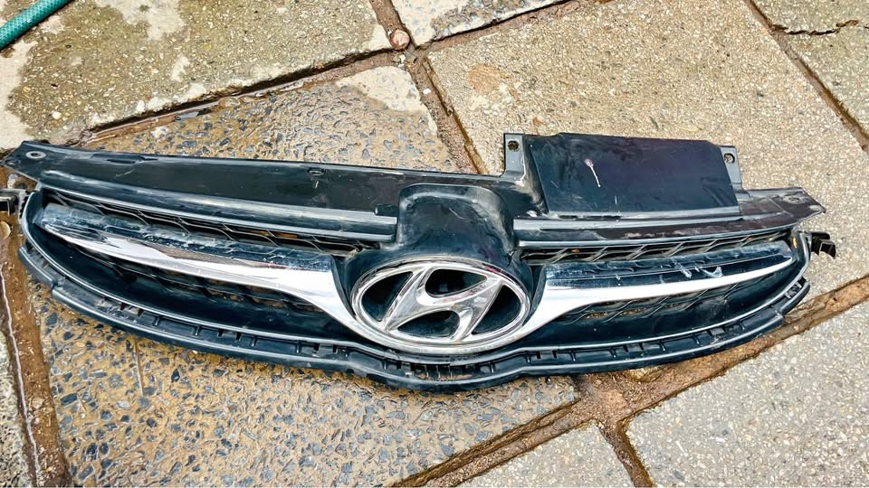 Hyundai Elantra sedan grill 2011/13 - Private Seller Hyundai Elantra sedan grill 2011/13 - Private Seller