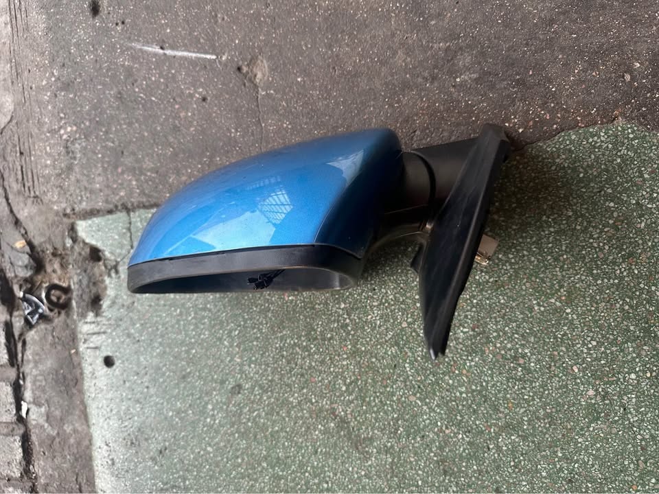 Hyundai Tucson left side mirror no glass - Private Seller Hyundai Tucson left side mirror no glass - Private Seller
