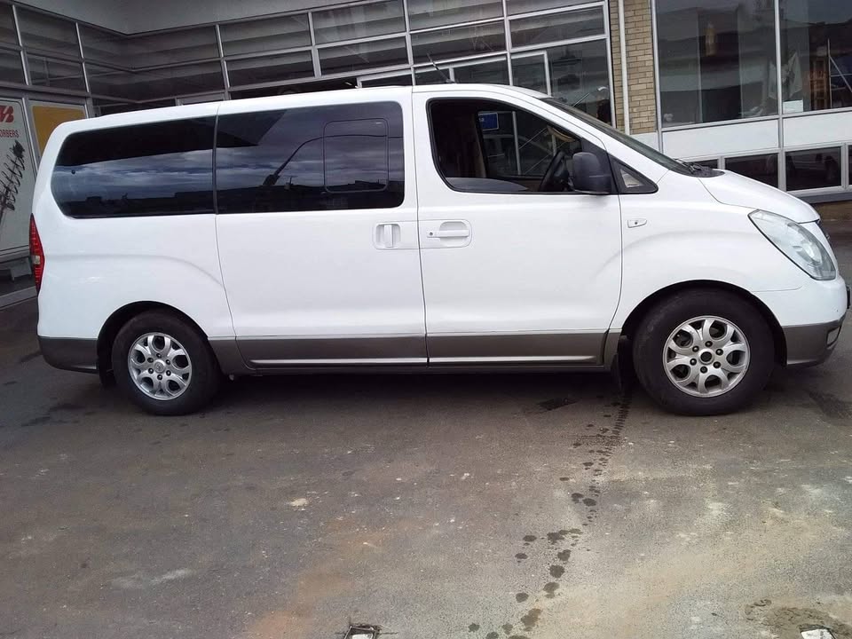 2012 Hyundai H-1 8 seater automatic diesel 2012