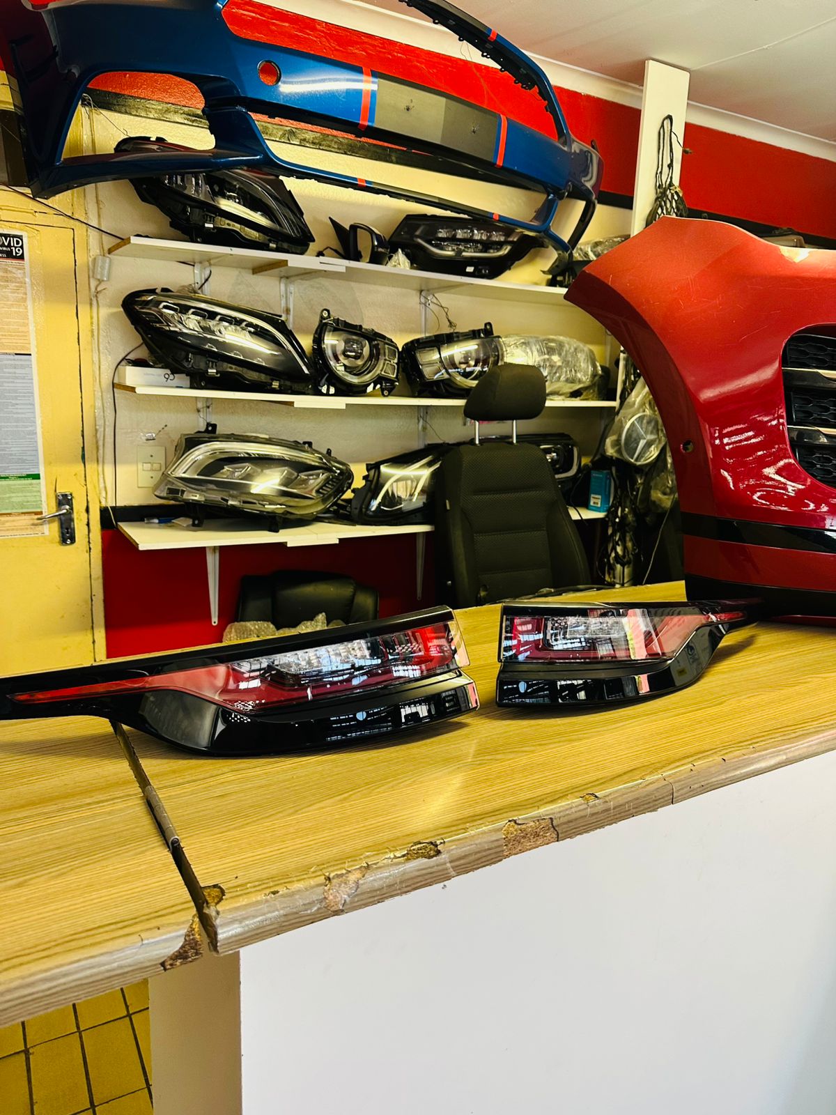 2021 RANGE ROVER EVOQUE TAILLIGHT LEFT AND RIGHT AVAILABLE FOR SALE - Private Seller 2021 RANGE ROVER EVOQUE TAILLIGHT LEFT AND RIGHT AVAILABLE FOR SALE - Private Seller