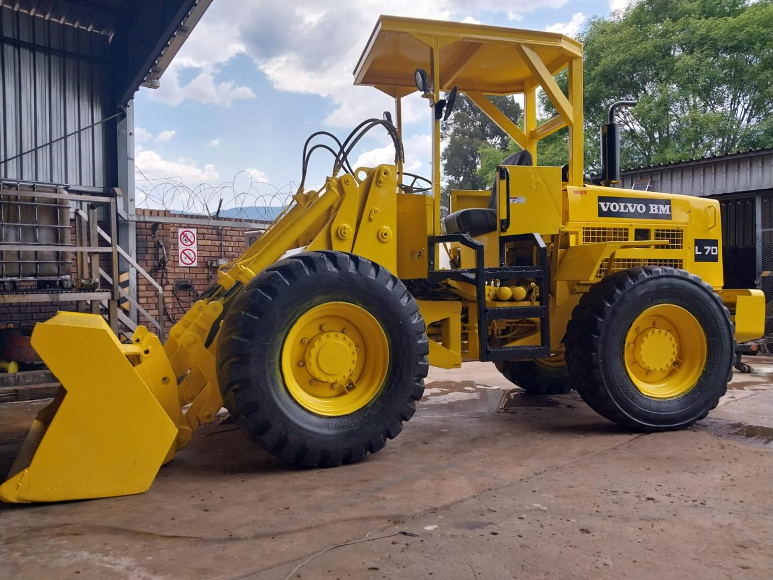Front End Loader For Sale. | Junk Mail Marketplace